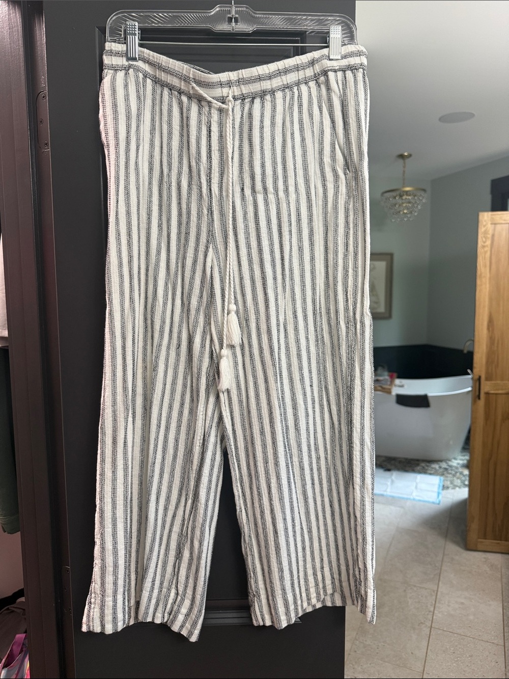 Banana Republic White and Gray Striped Cropped Linen Pants